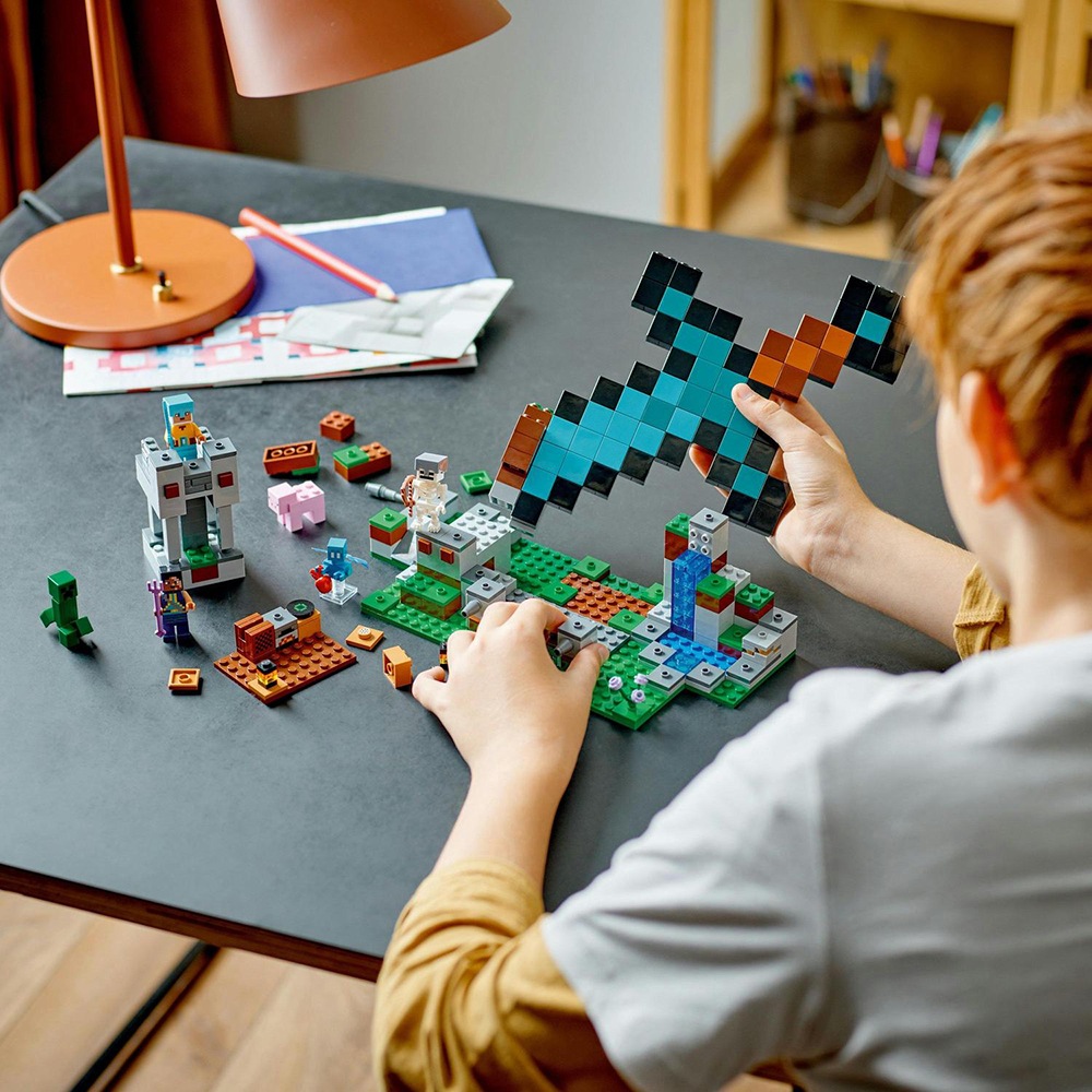 LEGO Minecraft: Avanpostul sabiei 21244, 8 ani+, 427 piese
