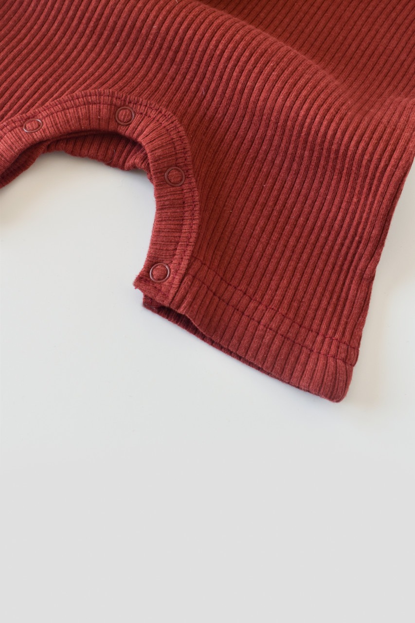Set de 2 salopetele cu maneca scurta din bumbac organic si modal - Caramiziu/ Sofran (Marime: 9-12 luni)