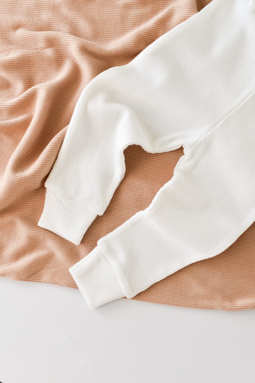 Set 3 piese Baby Cosy: body cu maneca lunga, pantaloni lungi si caciulita, bumbac organic si modal, crem, marime 6-9 luni