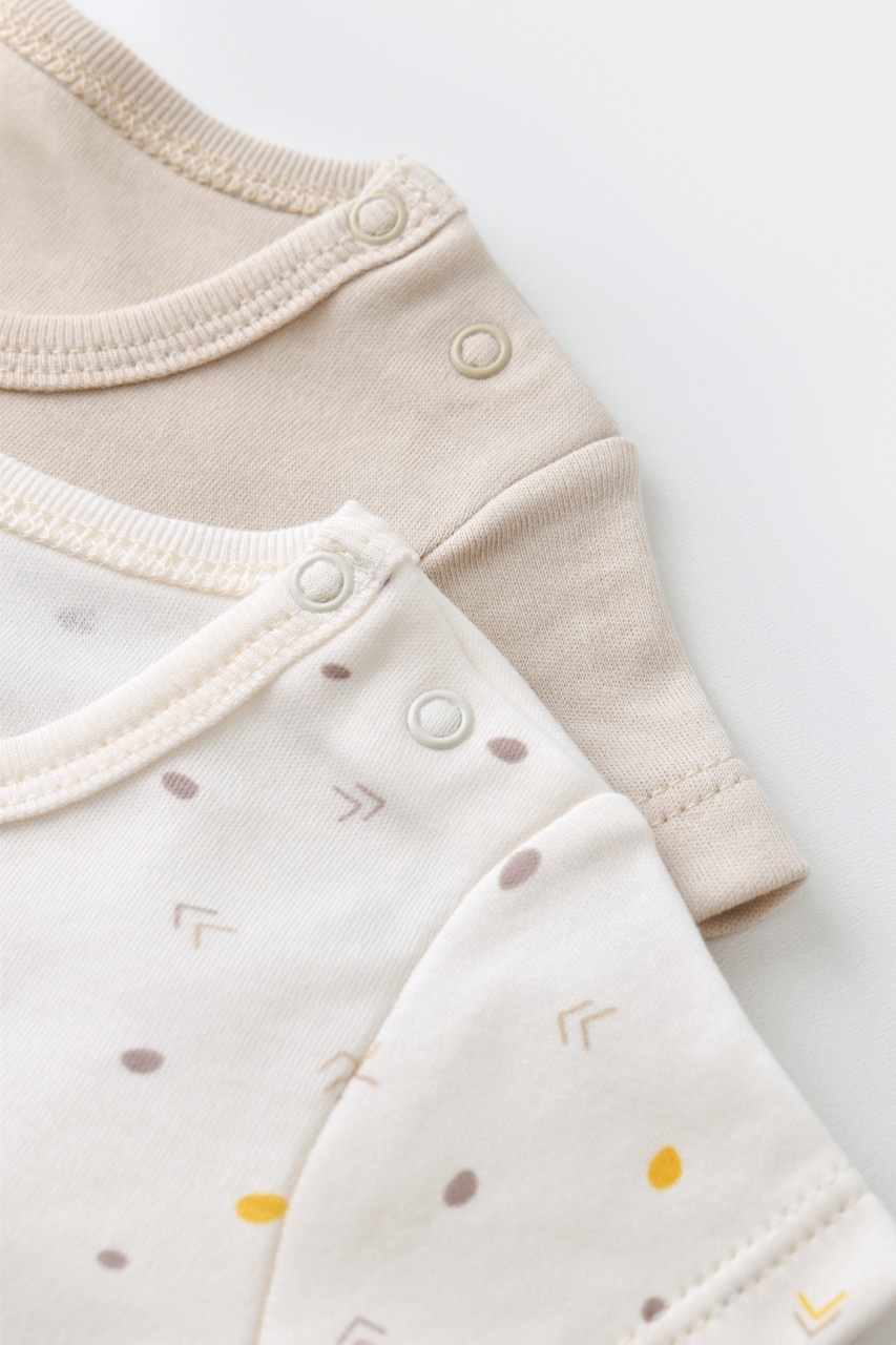 Set 2 body-uri bebe unisex, bumbac organic, crem cu buline, Baby Cosy, marime 6-9 luni