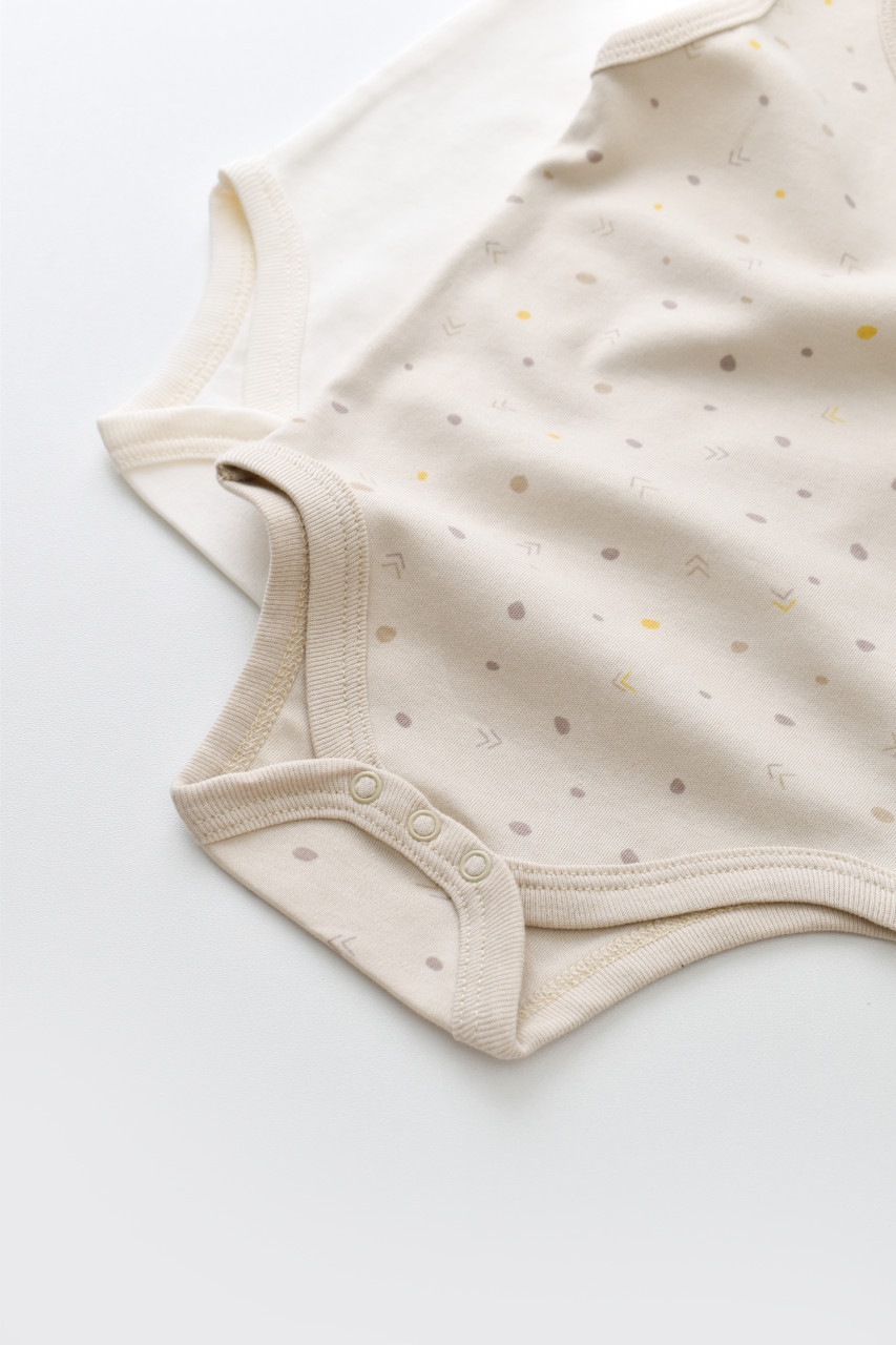 Set 2 body-uri fara maneci bebe unisex, bumbac organic, crem cu buline, Baby Cosy, marime 6-9 luni
