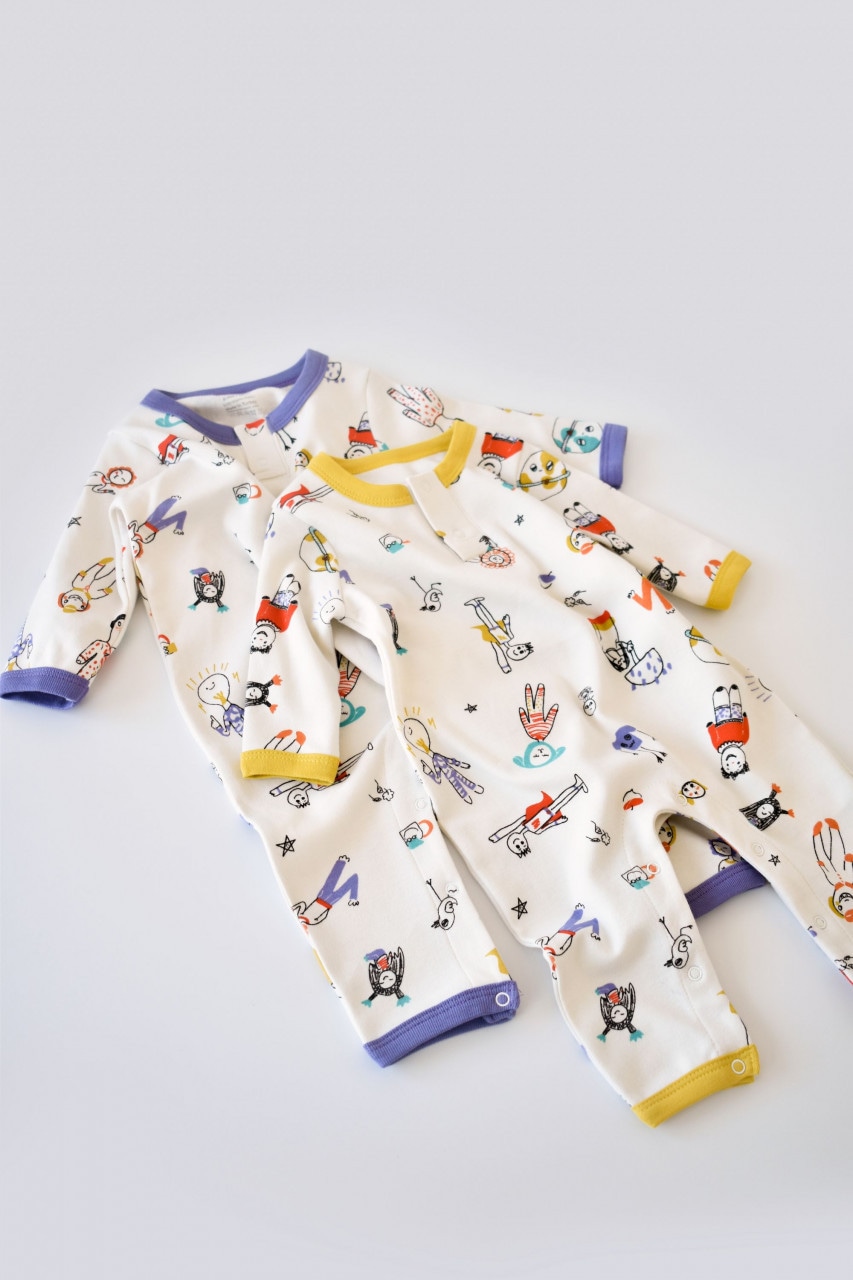 Set 2 salopetele cu maneca lunga si panataloni lungi BabyCosy, 100% bumbac organic, galben si mov, 18-24 Luni