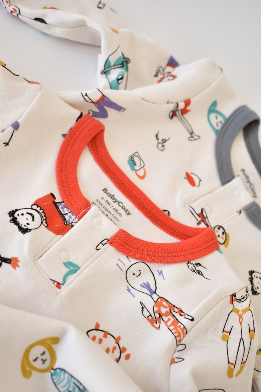 Set 2 salopetele cu maneca lunga si panataloni lungi BabyCosy, 100% bumbac organic, rosu si gri, 6-9 luni