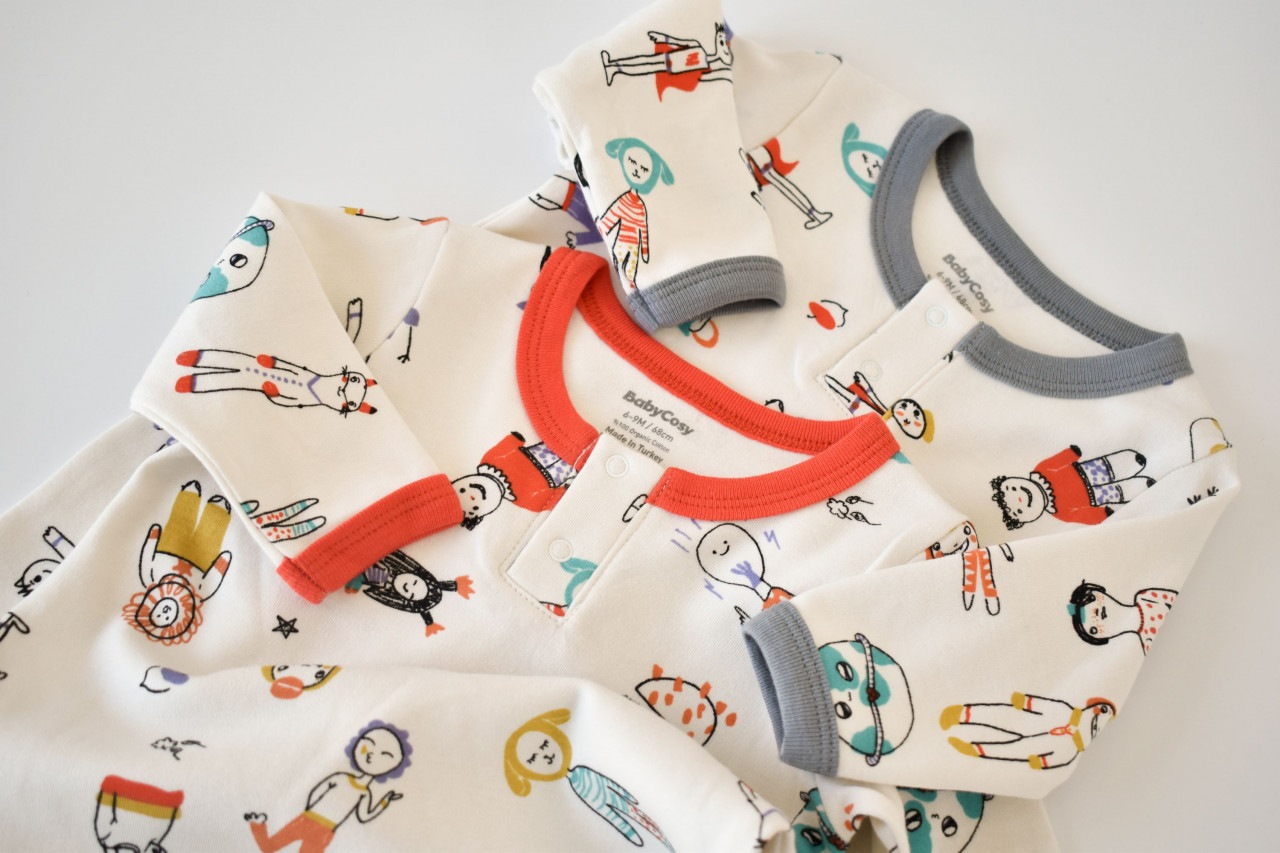 Set 2 salopetele cu maneca lunga si panataloni lungi BabyCosy, 100% bumbac organic, rosu si gri, 6-9 luni