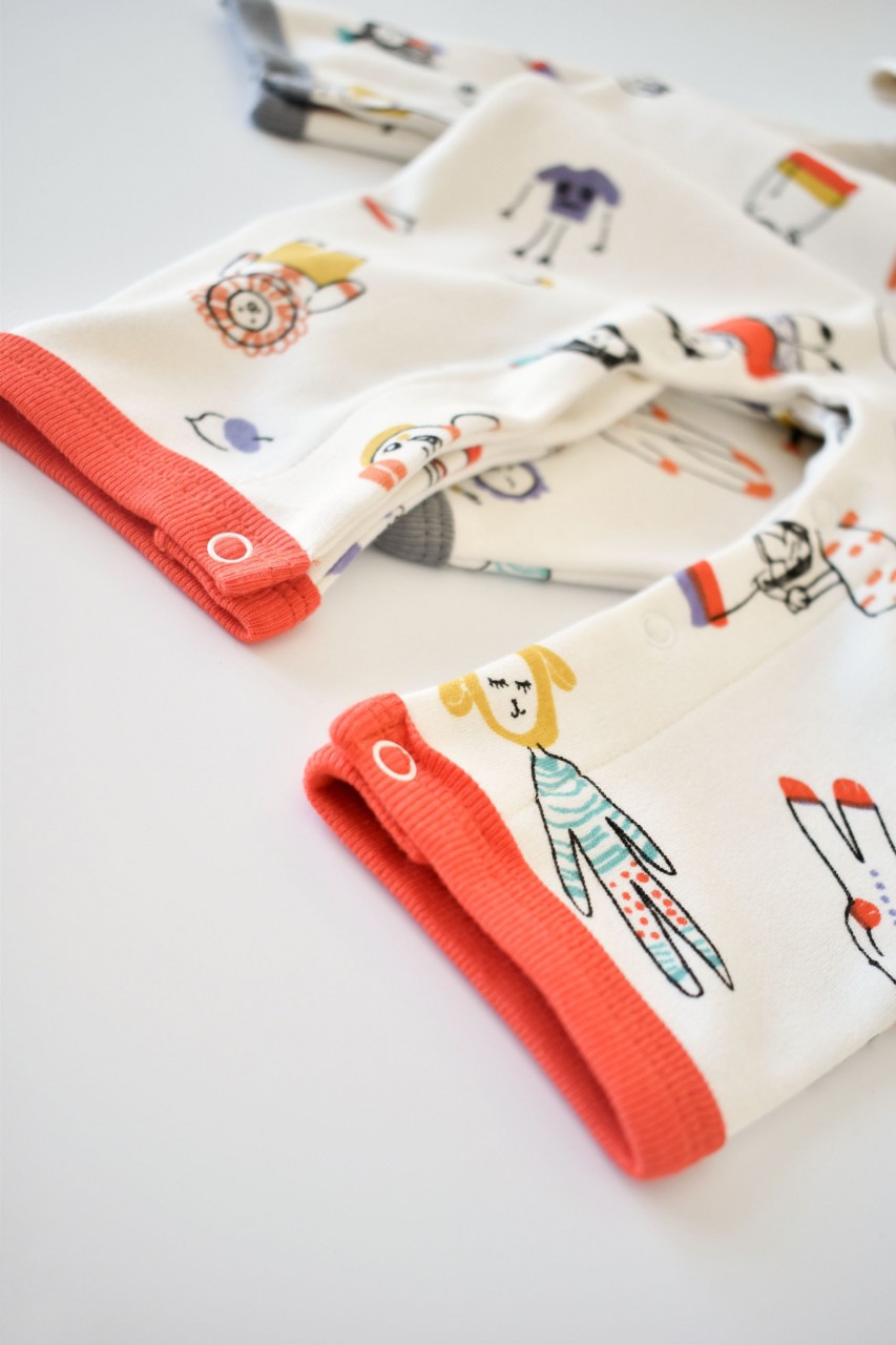 Set 2 salopetele cu maneca lunga si panataloni lungi BabyCosy, 100% bumbac organic, rosu si gri, 6-9 luni