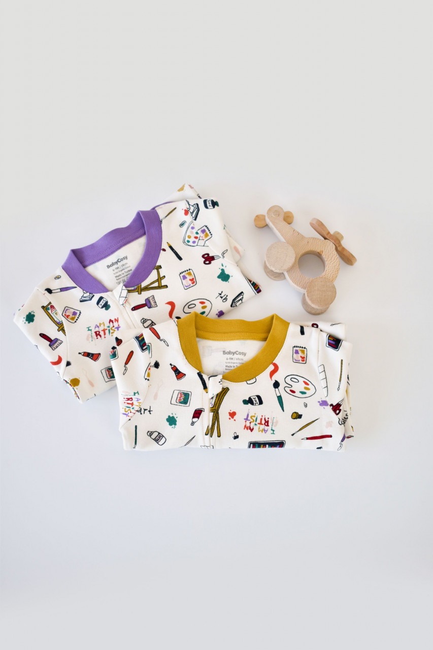Set 2 salopetele cu maneca lunga si panataloni cu botosei si fermoar BabyCosy, 100% bumbac organic, galben si mov, 3-6 Luni