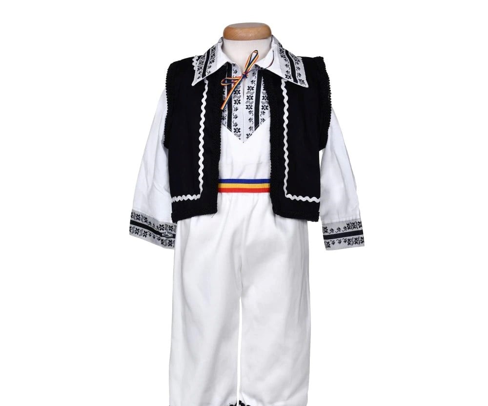 Costum traditional din zona Ardealului pentru baieti 5 ani 110