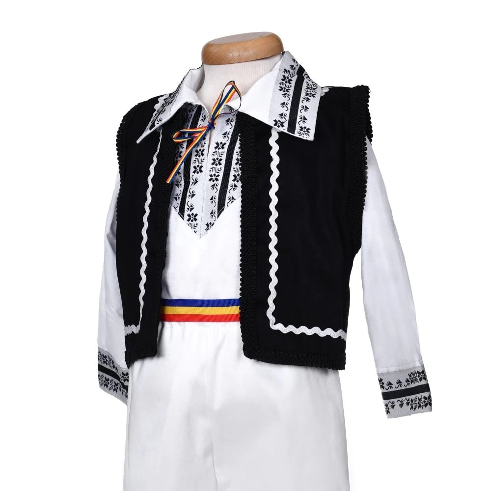 Costum traditional din zona Ardealului pentru baieti 5 ani 110