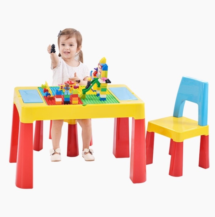 Set masa lego si 2 scaune, cu spatiu de depozitare pentru diferite activitati, picioare antiderapante, multicolor, buz