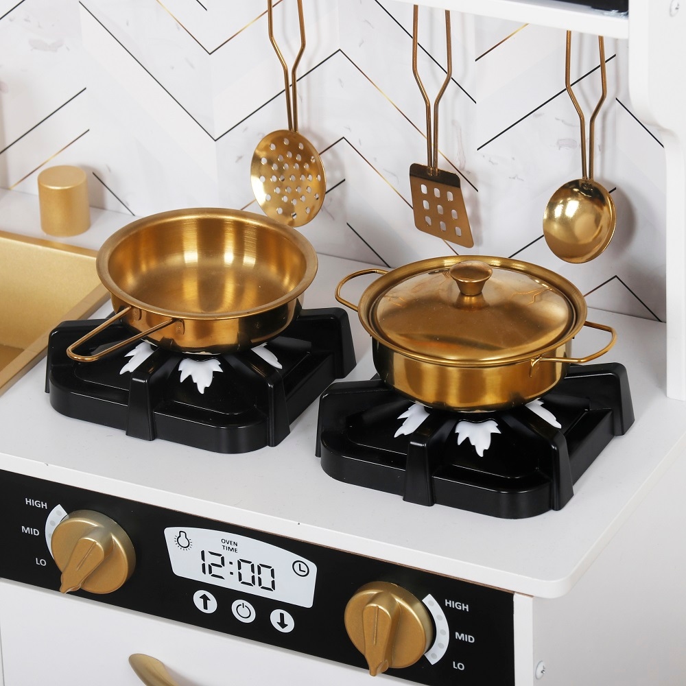 Set bucatarie copii DacEnergy, realizata din MDF si lemn, accesorii din otel inoxidabil, tabla cu creta, cuptor cu microunde, plita electrica, lumina Led, 80 x 24 x 80 cm, alb laptos si auriu