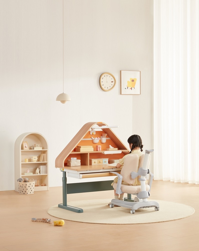 Birou reglabil ergonomic MarcoShop, pentru copii, model CASUTA, Lemn plop