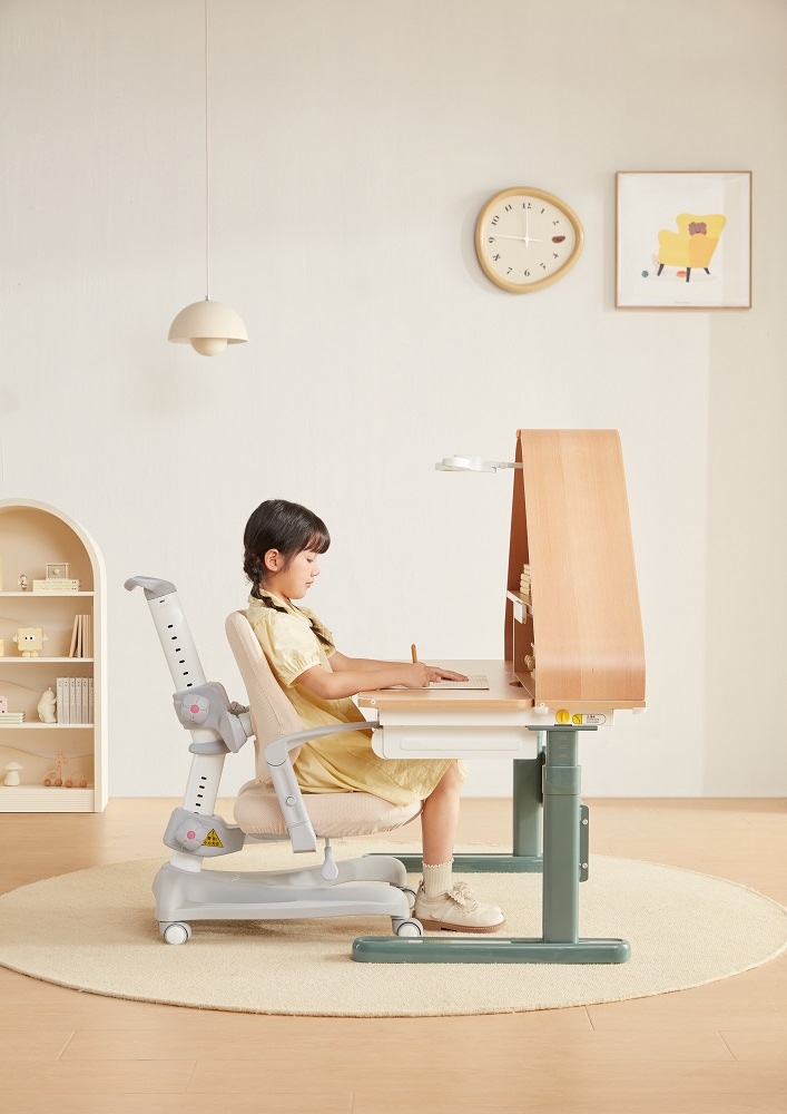 Birou reglabil ergonomic MarcoShop, pentru copii, model CASUTA, Lemn plop