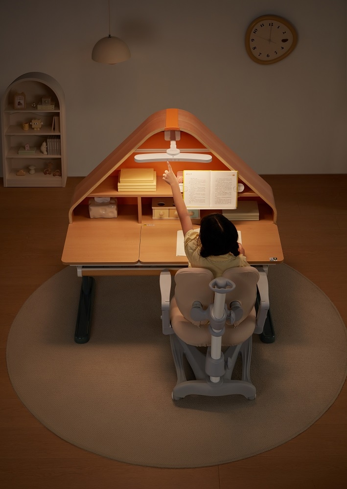 Birou reglabil ergonomic MarcoShop, pentru copii, model CASUTA, Lemn plop