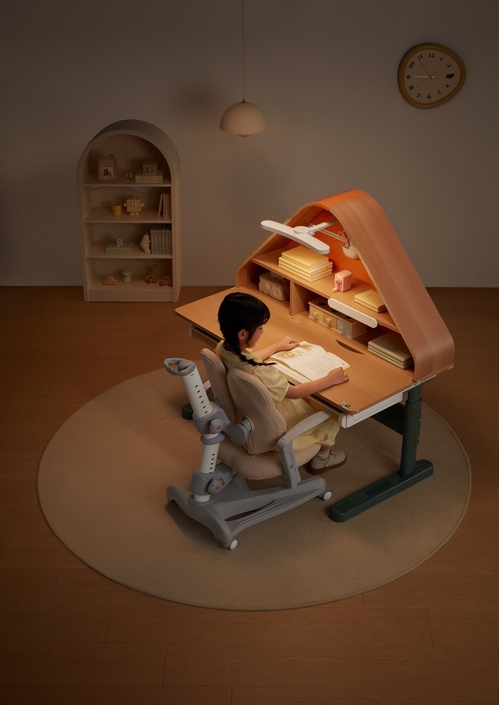 Birou reglabil ergonomic MarcoShop, pentru copii, model CASUTA, Lemn plop
