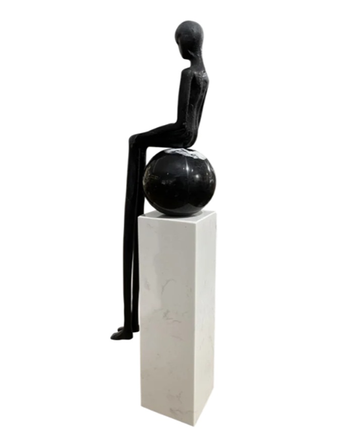 Statueta decorativa din marmura si rasina, Adornos, 8x8x43cm, Alb/Negru