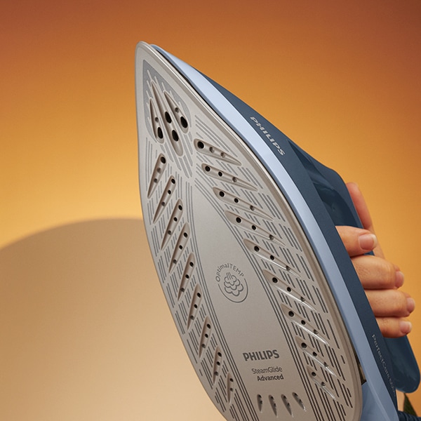 Statie de calcat PHILIPS Seria 6000 PSG6042/20, 2400W, 550g/min, 1.8l, talpa SteamGlide Advanced, albastru