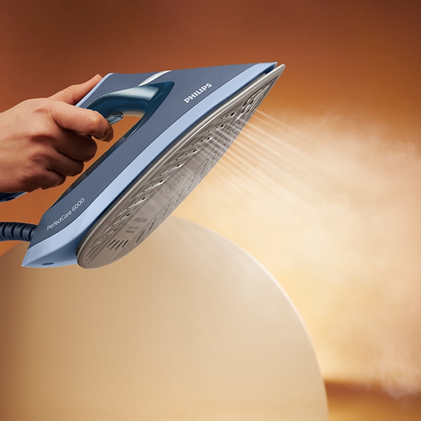 Statie de calcat PHILIPS Seria 6000 PSG6042/20, 2400W, 550g/min, 1.8l, talpa SteamGlide Advanced, albastru