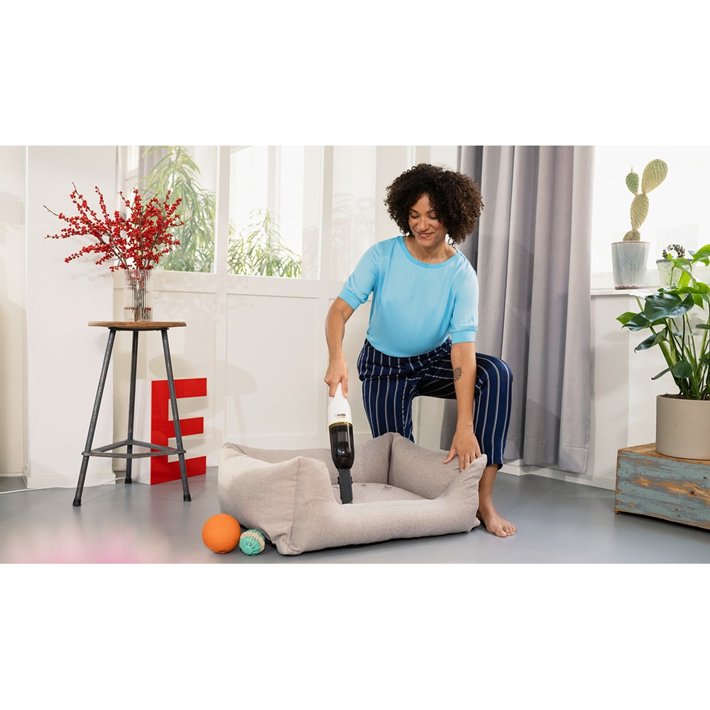 Aspirator de mana KARCHER CVH 2, 0.15l, 7.2V, autonomie max 10 min, alb-negru