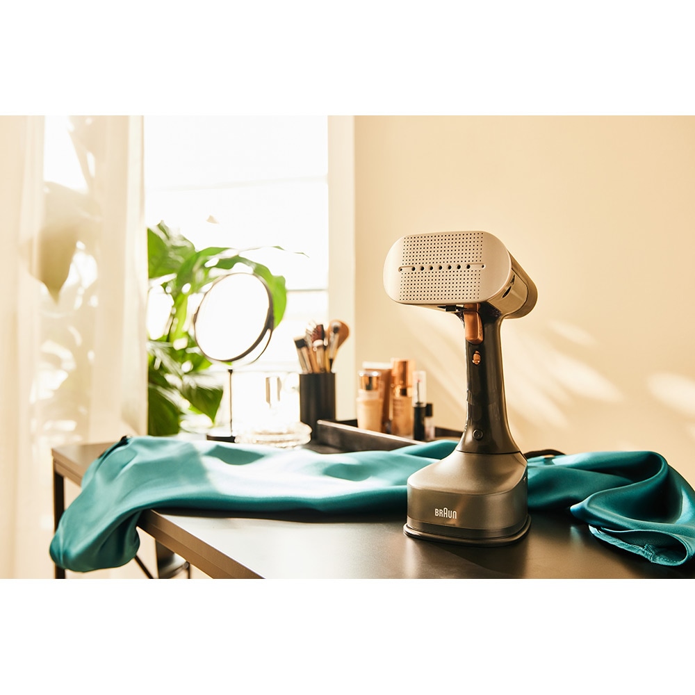 Aparat de calcat vertical cu abur BRAUN GS7077BK, 1600W, 35g/min, 250ml, talpa Dual FreeGlide 3D, negru