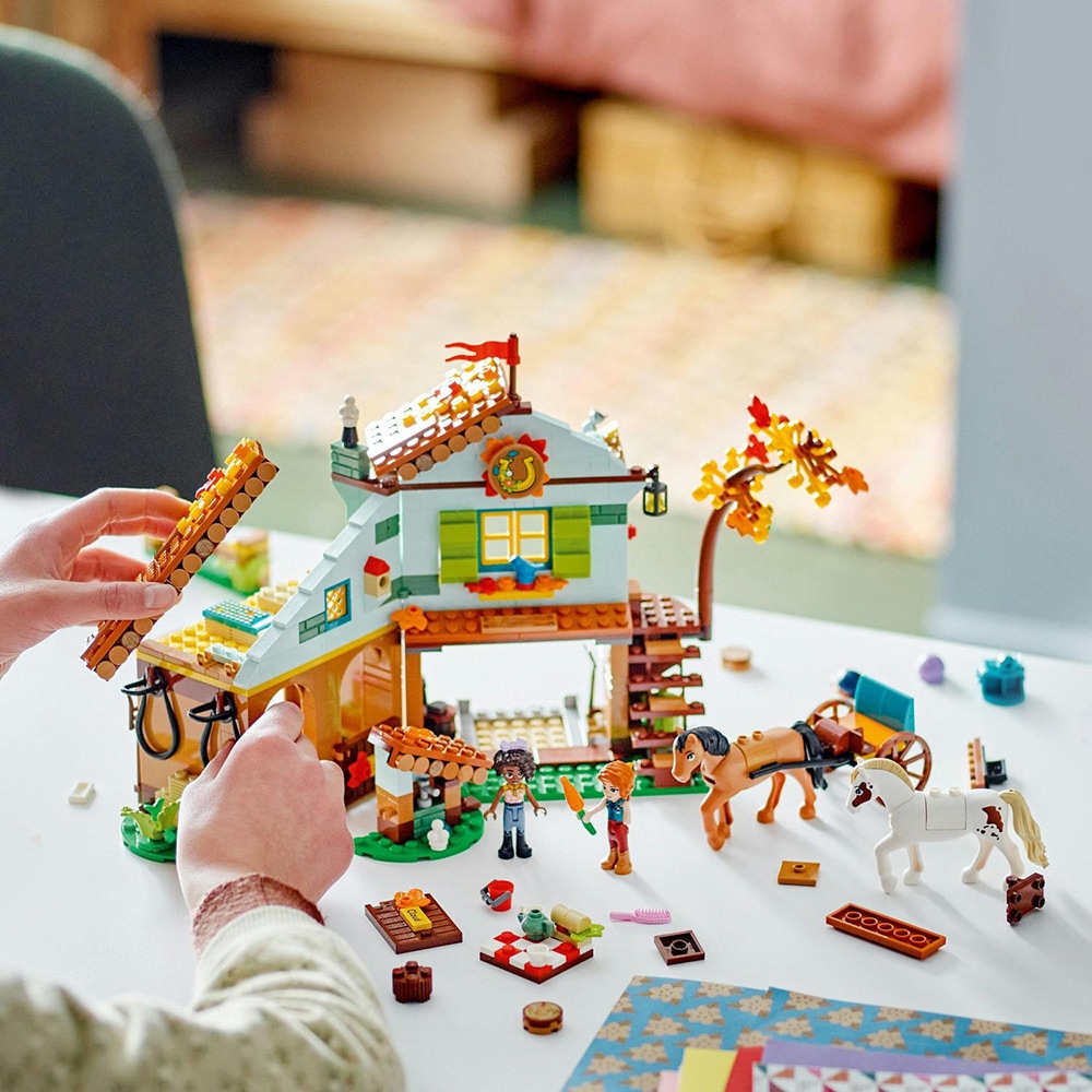 LEGO Friends: Grajdul pentru cai al lui Autumn 41745, 7 ani+, 545 piese