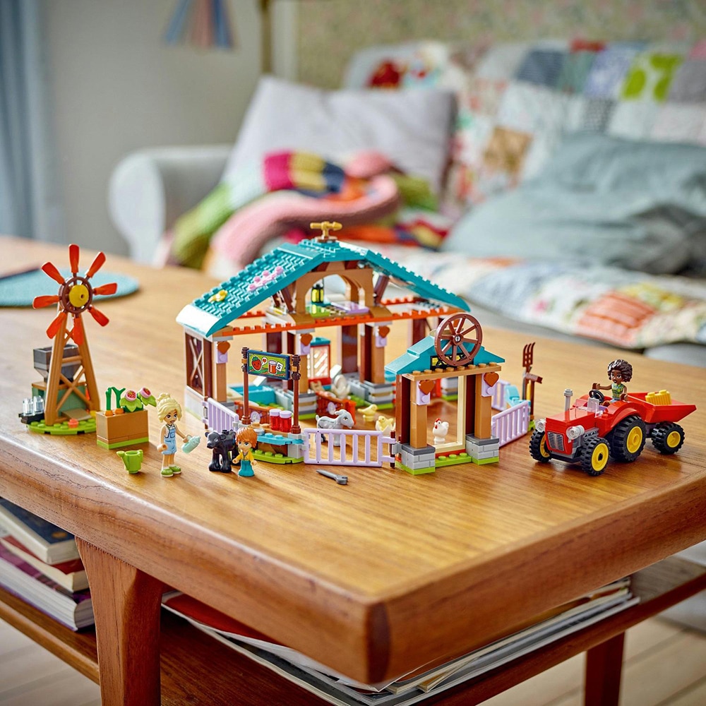 LEGO Friends: Refugiu pentru animale de ferma 42617, 6 ani+, 489 piese