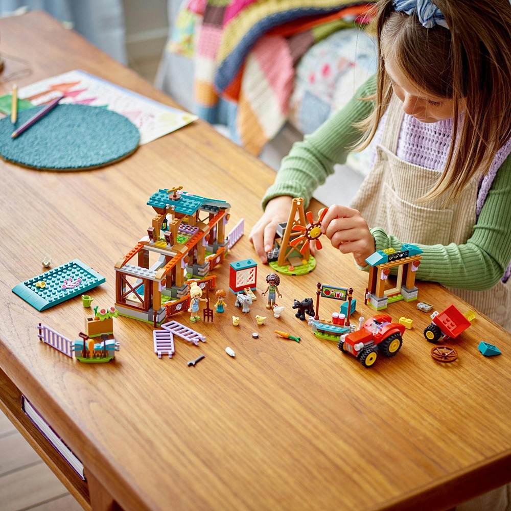 LEGO Friends: Refugiu pentru animale de ferma 42617, 6 ani+, 489 piese