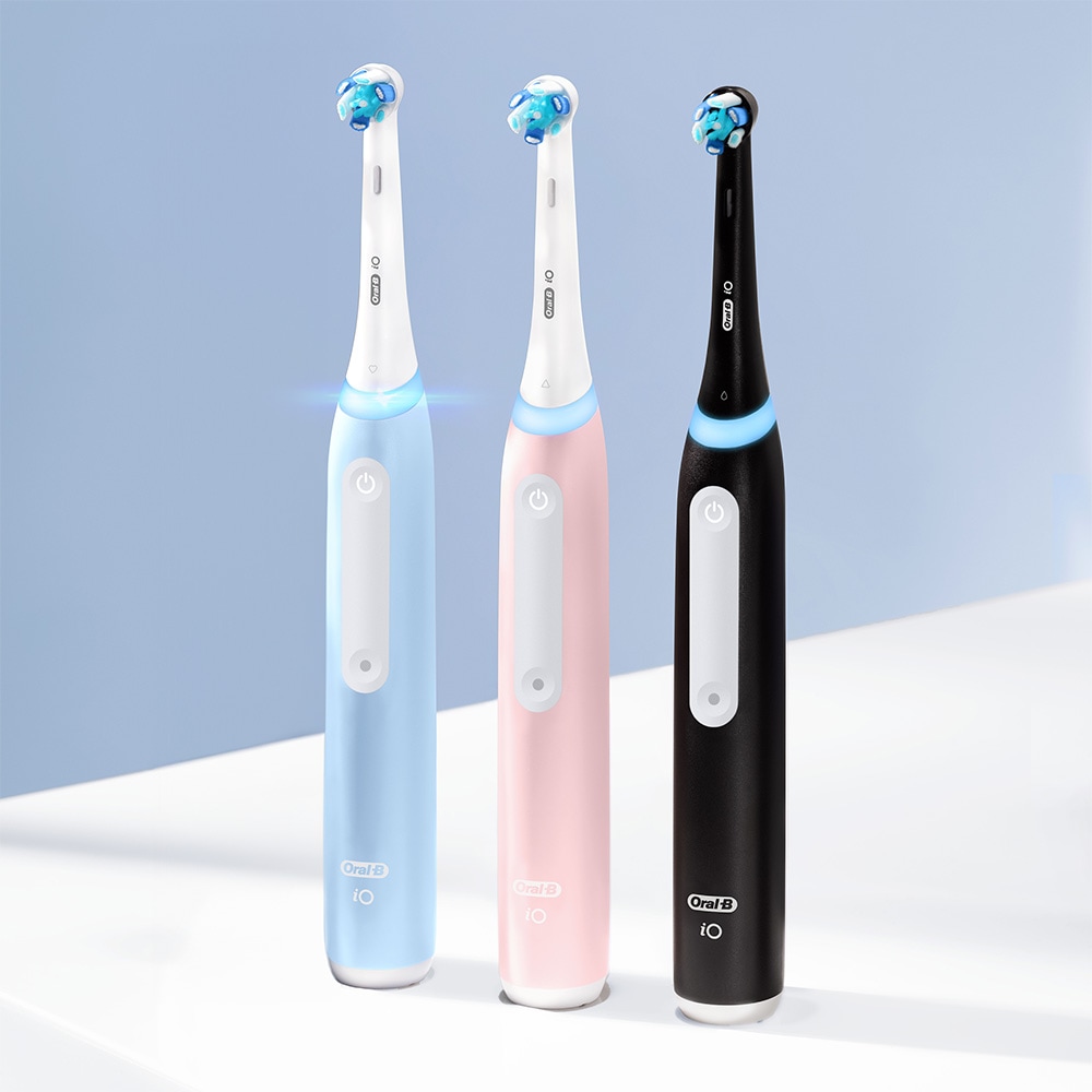 Periuta de dinti electrica ORAL-B IO3, 8800 miscari/min, Curatare 3D, 3 programe, 2 capete extra, negru