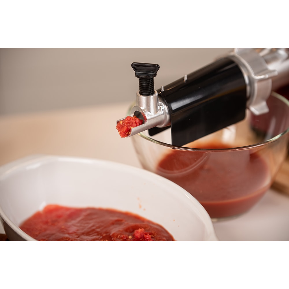 Masina de tocat carne VORTEX VO4018RD, 1kg/min, 1600W, accesoriu suc de rosii/carnati, rosu-negru