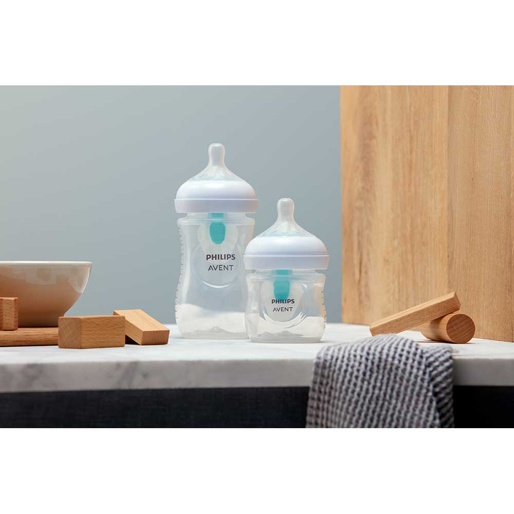 Set PHILIPS AVENT Natural Response SCD657/11: 2 biberoane 125ml + 2 biberoane 260ml + 2 dispozitive AirFree + suzeta + perie biberon, flux lent, 0 luni+, multicolor