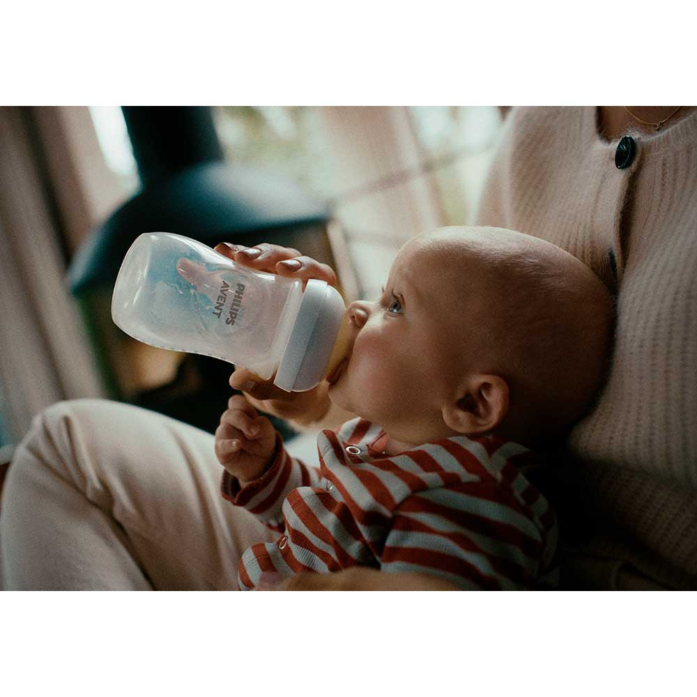 Set PHILIPS AVENT Natural Response SCD657/11: 2 biberoane 125ml + 2 biberoane 260ml + 2 dispozitive AirFree + suzeta + perie biberon, flux lent, 0 luni+, multicolor