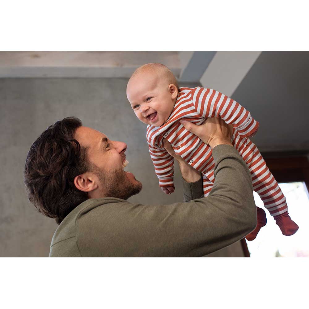 Set PHILIPS AVENT Natural Response SCD657/11: 2 biberoane 125ml + 2 biberoane 260ml + 2 dispozitive AirFree + suzeta + perie biberon, flux lent, 0 luni+, multicolor