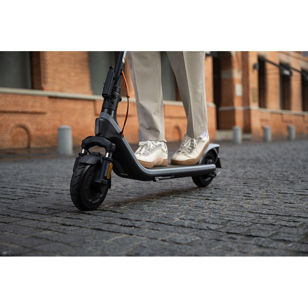 Trotineta electrica NINEBOT E2 Plus II, 8.1 inch, negru