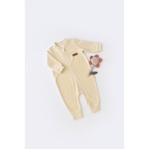 Salopeta cu maneca lunga si fermoar din 80%bumbac organic si 20% poliester -Crem, Baby Cosy (Marime: 3-6 Luni)