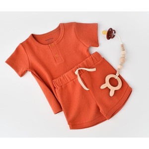 Set tricou cu panataloni scurti - 100% bumbac organic - Maro, Baby Cosy (Marime: 18-24 Luni)