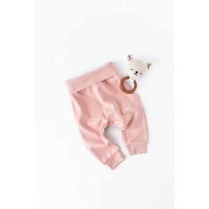 Pantaloni bebe Unisex din bumbac organic, roz pudra, 6-9 luni