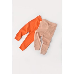 Set 2 pantaloni bebe unisex din bumbac organic si modal, Rodie/Piersica, Baby Cosy, 6-9 luni