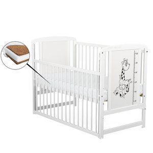 BabyNeeds - Patut lemn Timmi Girafa 120x60 cm, laterala culisanta, lemn de pin si mdf, Stabil si rezistent, Inaltime saltea reglabila pe 3 nivele, Laterala 3 bete detasabile, EN716-1, EN716-2, Alb + Saltea 12 cm