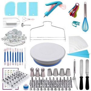 Set cofetarie/patiserie Quasar & Co., 220 piese cu sabloane pentru ornarea/decorarea prajiturilor