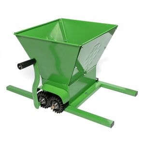 Zdrobitor manual de struguri, 300-350Kg/Ora, cuva 30 Litri, fabricat in Bulgaria, Micul Fermier