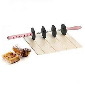 Taietor extensibil pentru aluat SIKS, 4 role pentru taiere, roz/gri