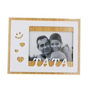 Rama foto SIKS, 15 x 10 cm, cu mesaj Tata, suport si margine din lemn, alb maroaj Tata
