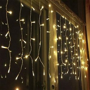 Instalatie De Craciun SIKS Model Perdea, 8 m x 50 cm, 500 LED-uri, Cu 8 jocuri de lumini, Franjuri, Pentru Exterior/Interior, Fir Alb, Interconectabila, Alb cald