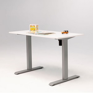 Birou reglaj electric SmartAdjust, cadru gri, inaltime 71-121cm, controler sus/jos, blat alb 140x70 cm