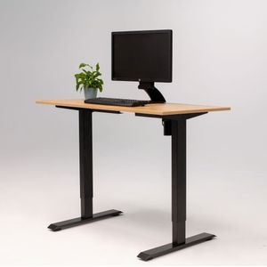 Birou reglaj electric IntelliDesk 2 motoare, controler digital cu memorie, sistem anticoliziune, cadru negru, blat stejar 140x70 cm