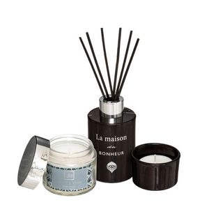 Set parfum camera 120 ml si 2 lumanari, Le maison du Bohneur