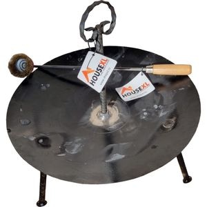 Kit barbecue gratar disc din otel si perie gratar profesionala HouseXL, Din taler de tractor, Picioare detasabile, Maner rece, Grosime 3.5 mm, Diametru 46 centimetri, Negru