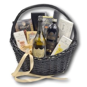 Cos cadou Best Moments cu sampanie Dom Perignon, vin italian de colectie, praline