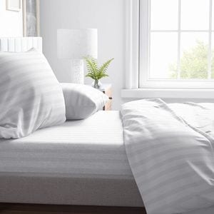 Cearceaf de pat cu elastic Arta Somnului, 180x200 cm, bumbac damasc, dunga 2 cm, alb