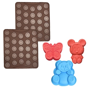 Set cofetarie Quasar & Co., 2 foi macarons a cate 27 forme, 3 forme copt ursulet-fluture-Mickey, silicon, maro-rosu