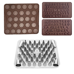 Set cofetarie Quasar & Co., foaie 27 macarons, 2 forme decorare cu litere si cifre, 55 duiuri decorare, silicon/metal, maro-gri